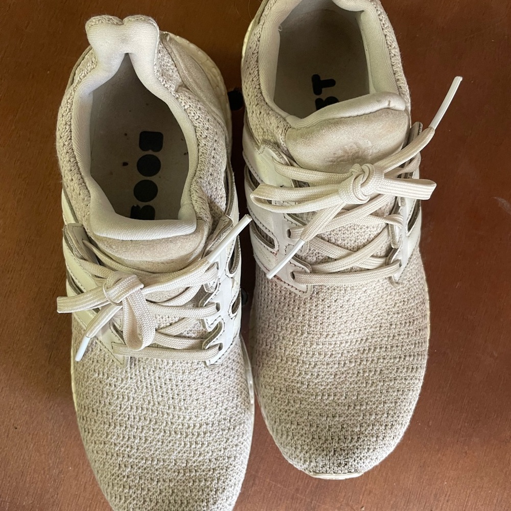 Adidas Ultra Boost - Picture 2 of 5
